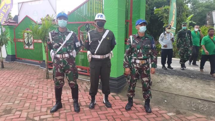  Bersama Polisi Militer, Satgas TMMD Kodim Bojonegoro Mengamankan Giat Penutupan